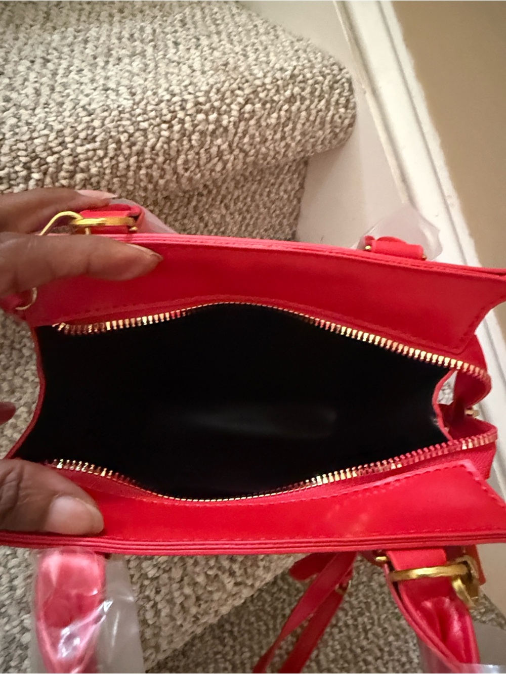 Red Sculptural Face Tote Bag - - Picture 5 of 5